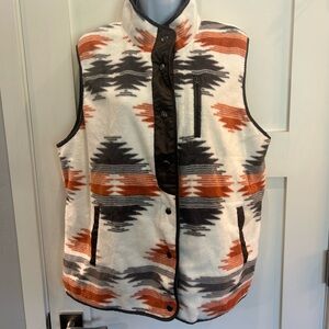 Patterned vest with pockets